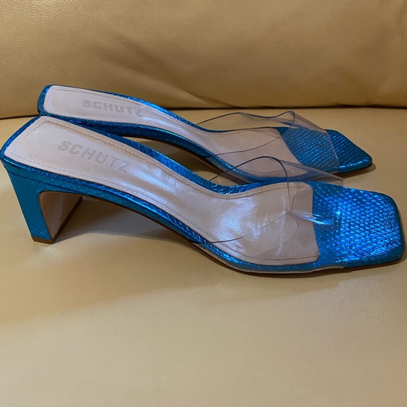 Schutz slip on sandals. - Picture 4 of 6